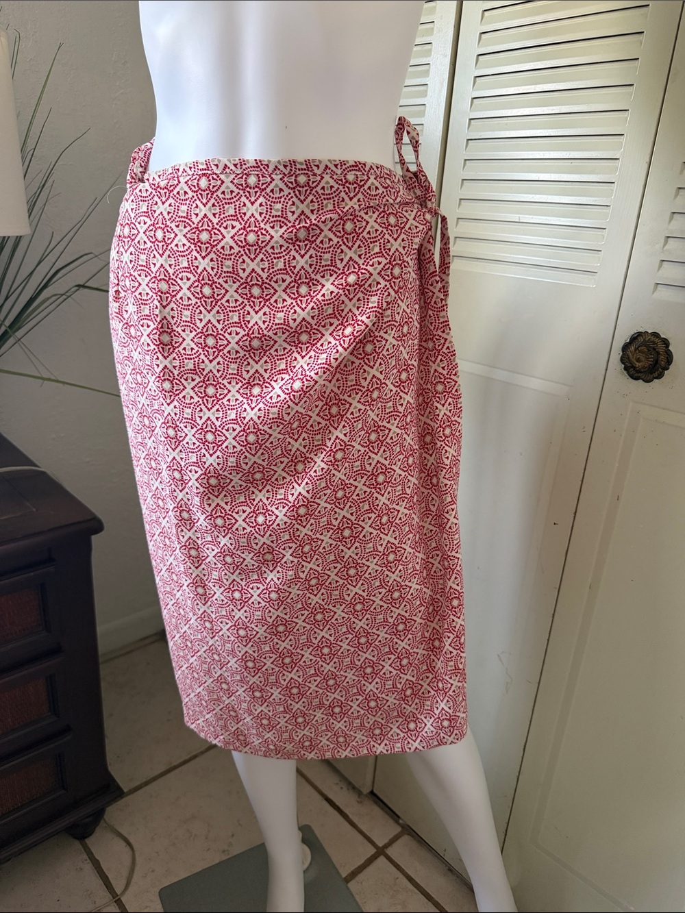 Fouche Women’s Pink Patterned Swim Sarong Wrap red white/cream size 48